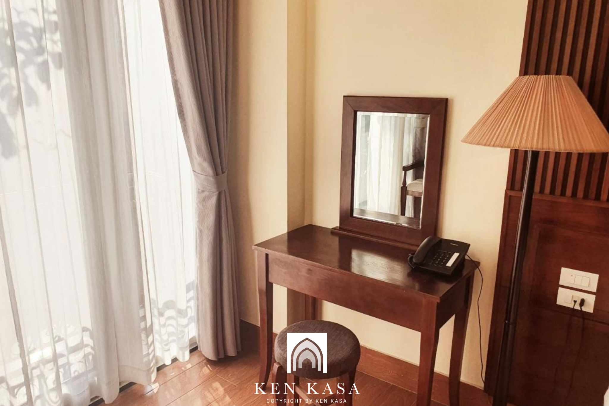 Không gian nội thất tại The West Hotel & Spa